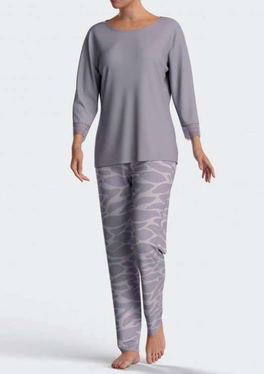 Pijama com detalhes em renda Impetus